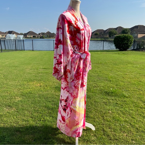 Natori Bloom Floral Pink And Red Robe - Picture 5 of 8